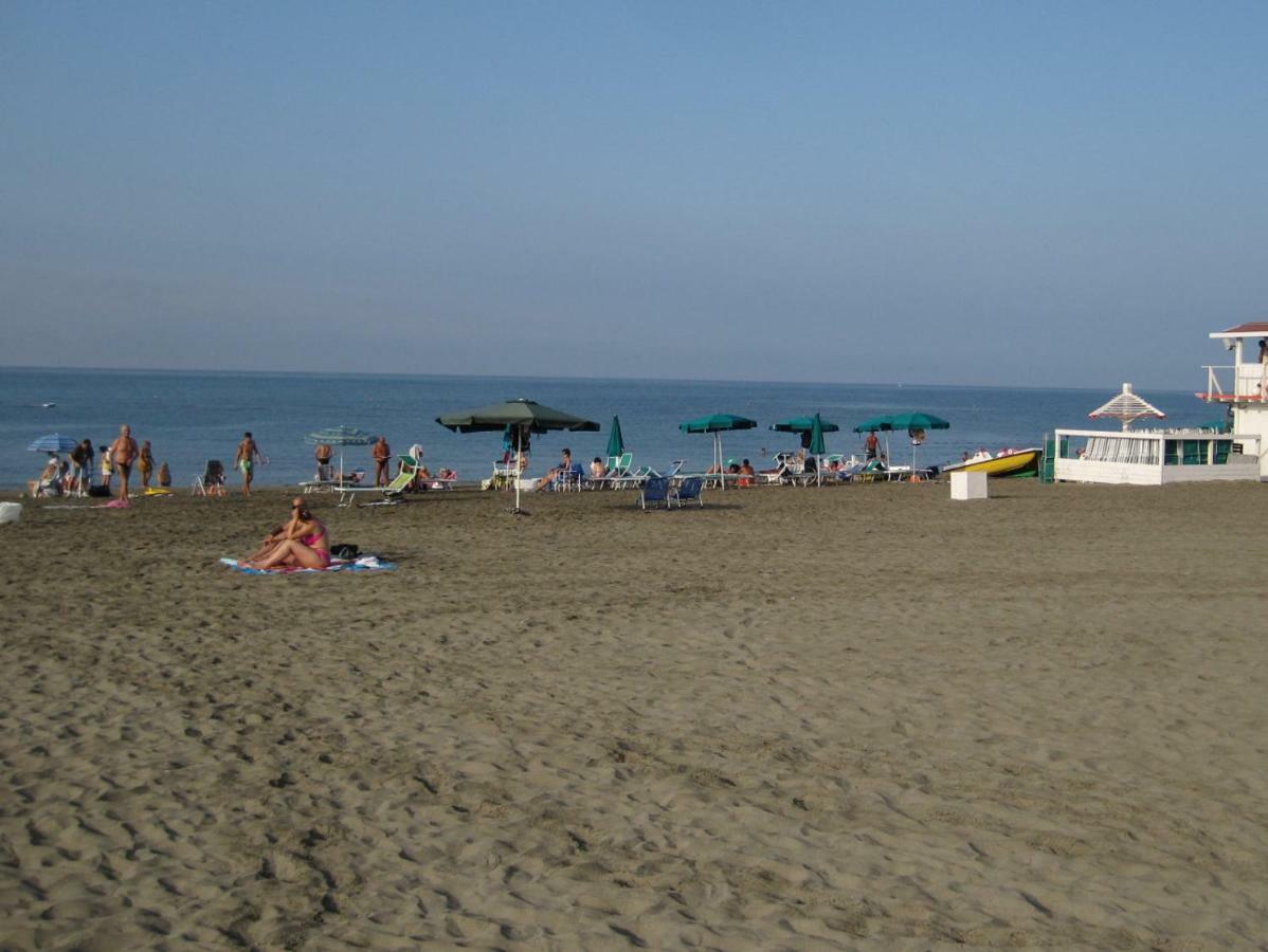 Happy House Mare Di Roma Vila Lido di Ostia Exterior foto